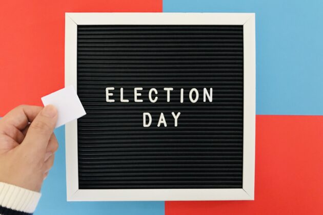 election-day-board-on-red-and-blue-background-2022